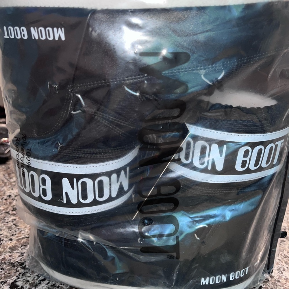 Brand new MOON BOOTS